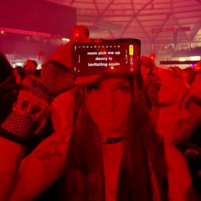 crybaby_rach's profile picture. just a lil alien girl 🛸                                                @_mikejohn33 🖤