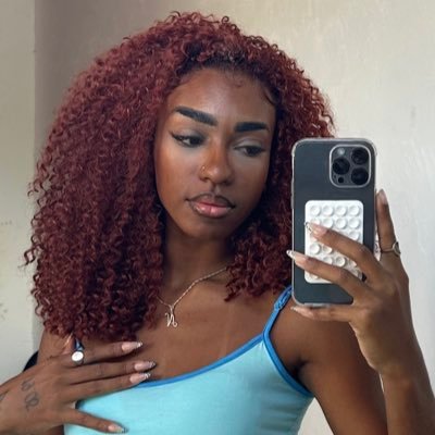 reissnathhalia's profile picture. trancista, administradora e estudante de publicidade🪐 https://t.co/h7HWZFrV3y