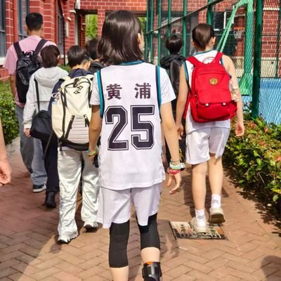 ZhenyinQiu's profile picture. My idol is Jeter⚾️, and my daughter's idol is Curry🏀😜