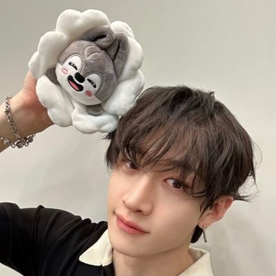 gnabxo's profile picture. got a case of the chismosa virus