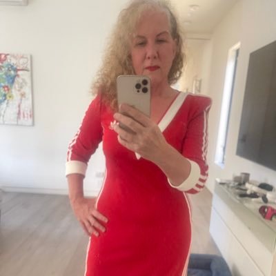 Juliafrnr's profile picture. Entrepreneur writer and AI transformation specialist. Founder of over 3 100M + CO’s and on my final Pinchitter