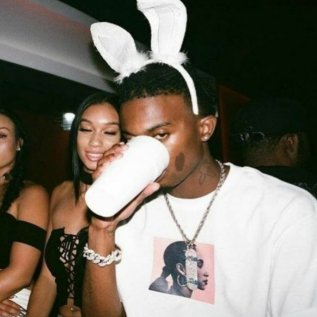 sneakdissins's profile picture. 