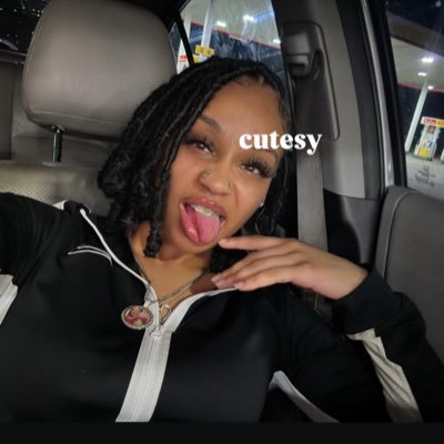 lolstyyyy's profile picture. 5’2 lightbright⭐️.