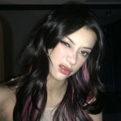 AMNESIAGNARLY's profile picture. katseye, bangtan & sabrina.