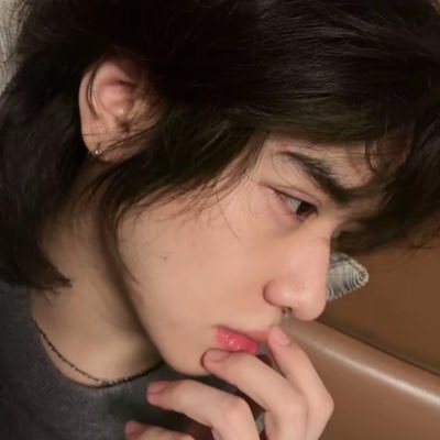 juzsns's profile picture. 19 he | bisexual switch | dms open