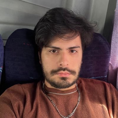 TarsilaCiborgue's profile picture. Nonbinary. Tarsila do Amaral versão biônica. Defensora dos frascos e comprimidos, desvairada da Paulicéia 👩🏻‍🎨🔳♦🌃 Prefiro ser uma ciborgue a uma deusa.🦿