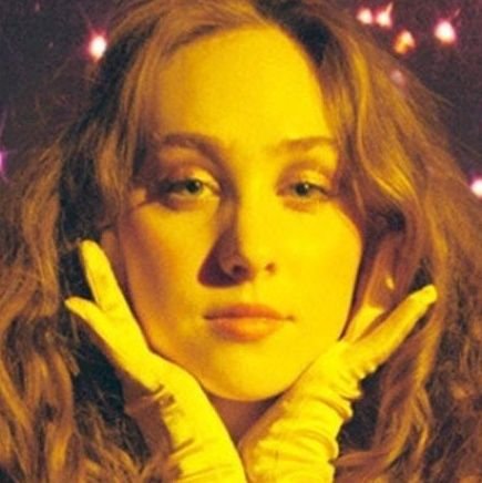 midwestdhampir's profile picture. that one bisexual that likes vampires a little too much // FREE PALESTINE 🇵🇸