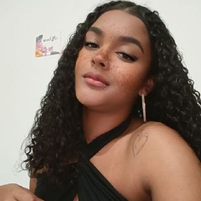 Laurinha2118's profile picture. Se poupe, me poupe e nós poupe😮‍💨🖕🏽