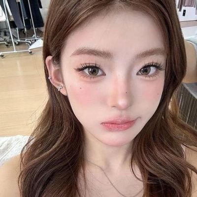 dewfenses's profile picture. 홍색! : strawie—jam. fluffy souffle swirled! buss: 🐹 💭﹢for a service account.