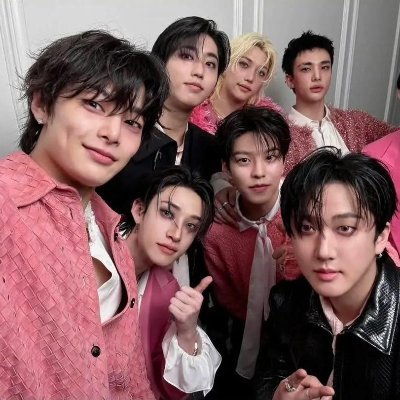 loveskzshu's profile picture. Fan Acct/Stay • she/her • Adult Stay/ Please 🔞 OT8, Hyunjin is my ult • OT8 PC collector