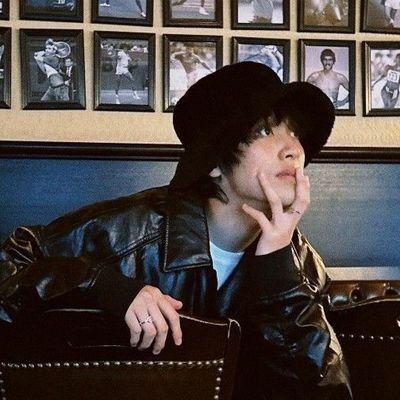 charlietravesty's profile picture. booktwt's nugupromoter  / she 25