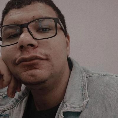 antiheroiswift's profile picture. a pathological people pleaser