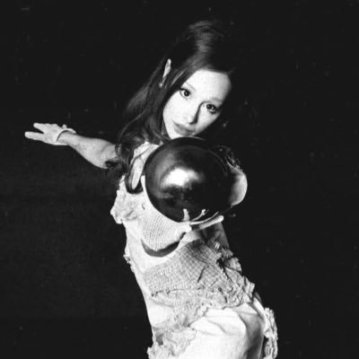 intimatesong's profile picture. .𖥔 ݁ ˖༘⋆𐦍⊹₊ ⋆｡˚ i will try to be glinda the good