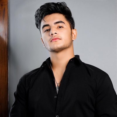 abhinavm945's profile picture. Follow for relatable tweets 📧