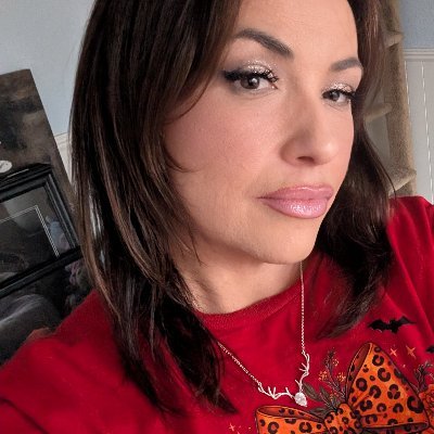 AthenaUnicor's profile picture. Horror lover🔪👻, who sings🎤, reads,makeup and skincare for a living.💄#gorlworld #horrorcommunity  An advocate for vulnerables who experience injustice🫶🏻