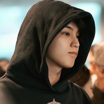 gyulddangie's profile picture. Kevin M. Gregorry's photograph (김민규) : 𝟏𝟖𝟕𝒄𝒎 𝒐𝒇 𝒆𝒏𝒆𝒓𝒈𝒚; 𝒓𝒂𝒑 𝒐𝒏 𝒔𝒕𝒂𝒈𝒆 ― Hufflepuff, 2AU6003 + Muggle Studies.