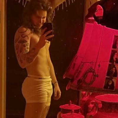 pisceansonnet's profile picture. ⚧︎ - 25 - he/they - Appalachian marxist lesbian - SW - food/film/literature/music - pisces moon haver - 18+ - ig: @perksofbeingholy