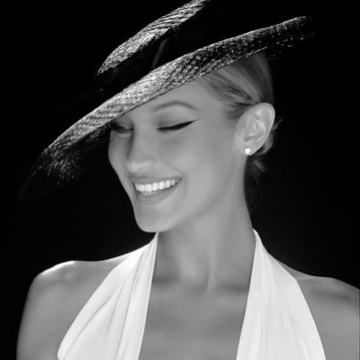 MissWolfsen's profile picture. 251112 8242. Szaloméin van Wolfsen—when fate goes pear-shaped, she’s the quick-on-the-draw Marketing Staff who keeps Dogweed and Deathcap tip-top.