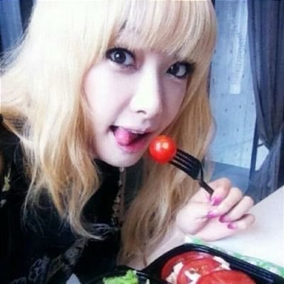 azziefied_com's profile picture. hi