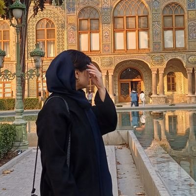 cestzahrashoon's profile picture. گم‌گشته‌ای به پهنه تاریک زندگی/
کاملا آماتور، نوجوان و خام و خودیاغی‌پندار، در کوشش برای خرنشدن
