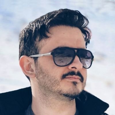 ayyarom's profile picture. تو یا هم‌فکر با منی یا هم‌وطن، بینمون دیوار نکش