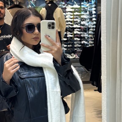 veluneee's profile picture. 