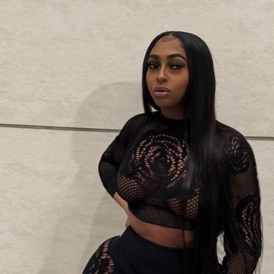 vrlvxn's profile picture. thick like playdough. 🐰