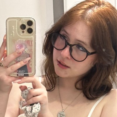 aquelayasminn's profile picture. 🇧🇷 SP📍 |  ₍ᐢ. .ᐢ₎ ₊˚⊹♡ 20⟢⟢₊⊹ — |