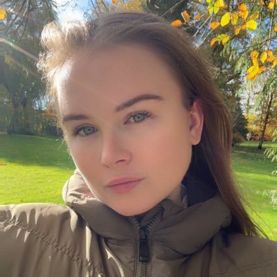 chloestrading's profile picture. 