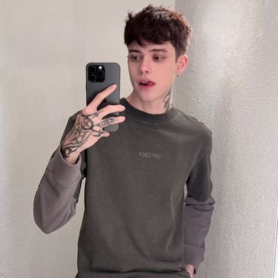 shre33566's profile picture. 