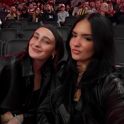 _nicolerobison's profile picture. 