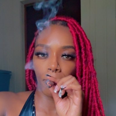 Pretti_Pussii's profile picture. ( DM FEE $13 ) NO Payment NO response CA: $TeeBae13 Bi 🌈😍Single & Not Interested 💋😻