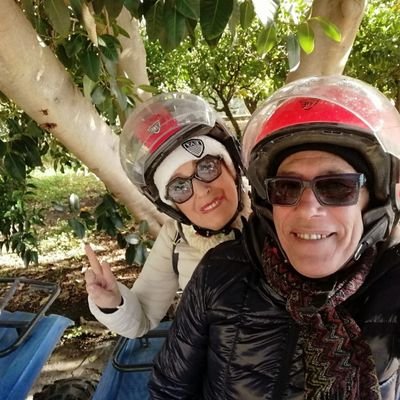 robertotrifilet's profile picture. Se ridi e scherzi non significa che nella tua testa non ci siano problemi e pensieri seri.
Significa solo che la tua vita va avanti.
Perché è così che deve esse