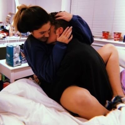 seasonal_zw's profile picture. 