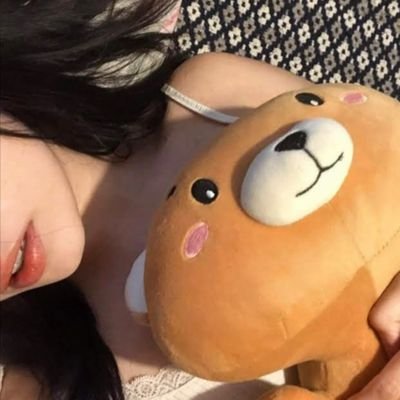 thvvaleery's profile picture. ✿   ׁ   .     𝑇𝑒𝑡𝑒'𝑠 𝑏𝑎𝑏𝑦𝑔𝑖𝑟𝑙       .ᐟ       18  
                           𝗌𝖺𝖿𝖾    ﹙  tannies ﹠ doied   ﹚  ᐢ..ᐢ