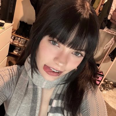 isizzly's profile picture. ☆ iNSTAGRAM: iSIZZLY ☆ i am grateful grapefruit