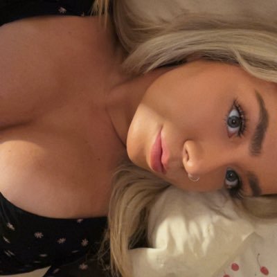 bigidiotgirl's profile picture. 