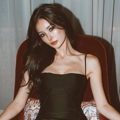 calevinklein's profile picture. senses wide open.