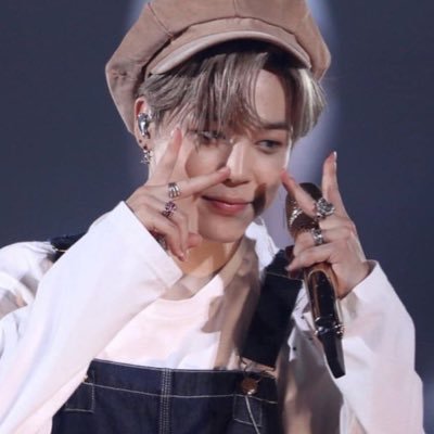 vanteshopes's profile picture. yoongi drawn by jin • #1 rush enthusiast • bts & xlov ♡