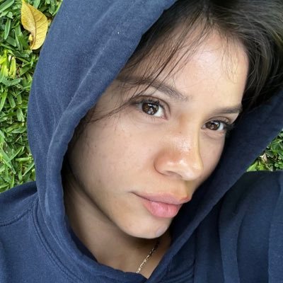 angelievsworld's profile picture. surrounded by angelitos