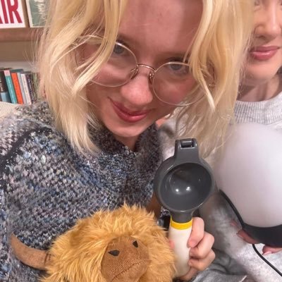 maisiesivy's profile picture. healthy obsession with maisie peters and andrew garfield | @silv3rsprings | gaylors dni