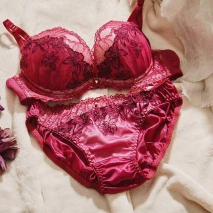 maru_predator's profile picture. ATLUS社のゲームとV系が好き。好きなV系はDEZERT初期│どく│黒百合と影│CANIVAL│グリーヴァ│AvelCain│lynch.│PENICILLIN│メリー│DIR EN GREY│PIERROT│NIGHTMARE│Lycaon│きけいメルヘン│不快過ぎる人はブロックしてます。