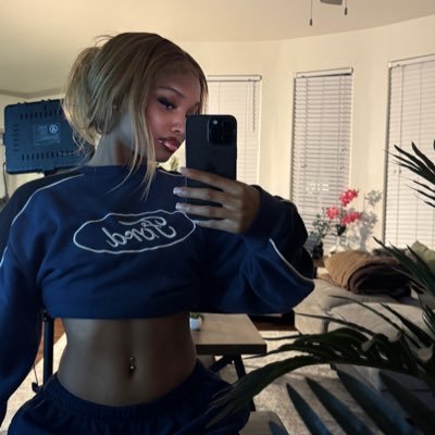 Drianarenae's profile picture. ig: @drianarenae