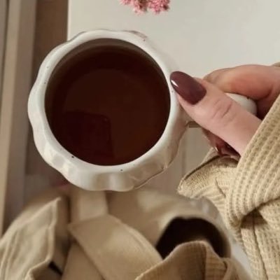 Tolan1990's profile picture. إذا ضللت َ مسارات السعادة .. تعقـَّب صدى ضحكات أحبَّـتـك 🕊️💕