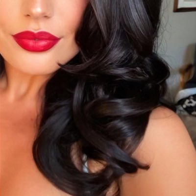 missmwhitton_'s profile picture. 🐞💫💋🌹🥂🍒