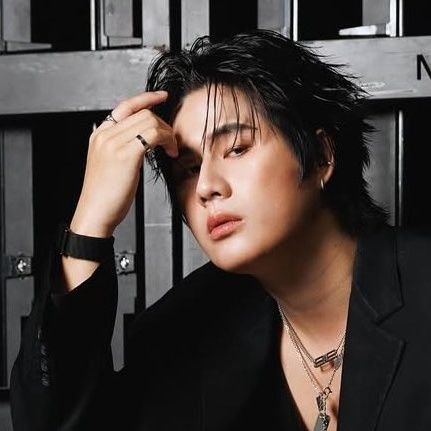 caediyw's profile picture. I write and make little videos 💌 | she/they | #วินนี่สตางค์  | #winnysatang | 🩵🤍 | minors dni 🔞 | '89