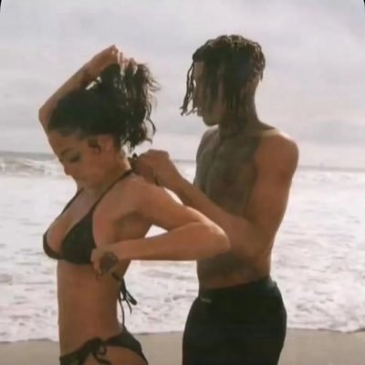 HollaMeek9's profile picture. 