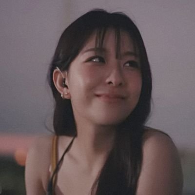 xhostia_puta's profile picture. aurora | 25 | she/they | 🏳️‍🌈 | hard of hearing but still haven't heard a reason not to redistribute wealth | professional meme maker | free palestine 🇵🇸