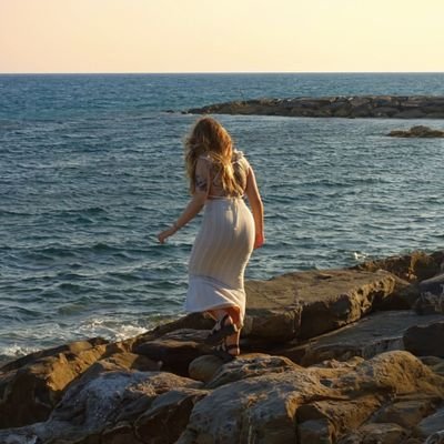 tatianavibes's profile picture. 'wanna be daylight in your eyes'