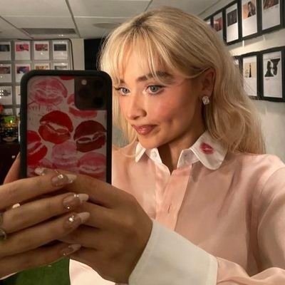 picturyou's profile picture. @queissoaquiporr te amo montes 
• futura psicóloga lésbica que ama falar demais